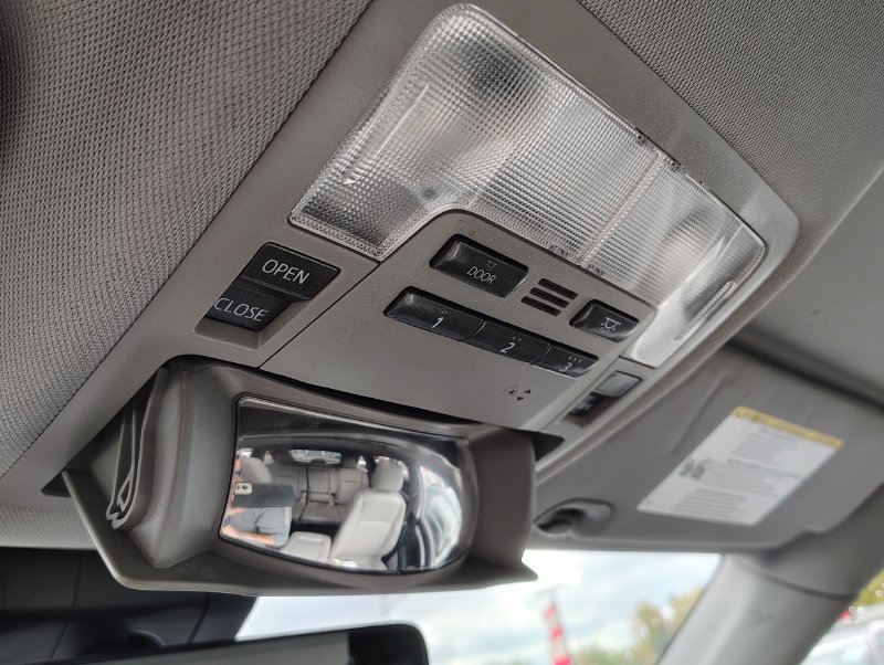 Used 2018 Toyota Highlander XLE AWD/4WD image 20