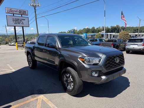 Used 2021 Toyota Tacoma TRD Off-Road AWD/4WD image 3
