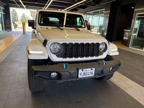 Used 2024 Jeep Wrangler Unlimited AWD/4WD image 5