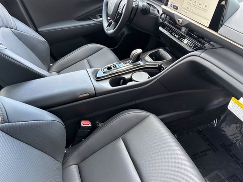 Certified 2025 Toyota Crown Signia image 20