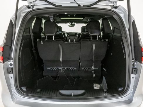 New 2026 Chrysler Pacifica Limited w/ Uconnect Theater Family Group FWD image 28