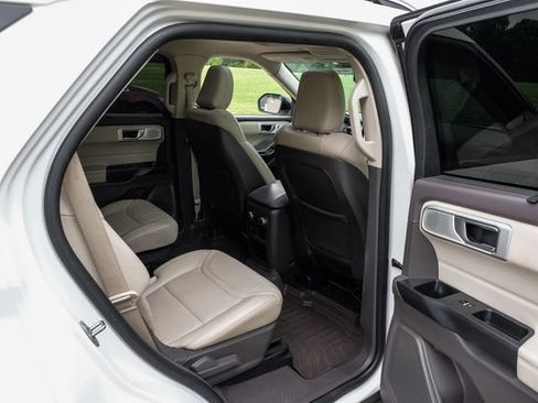 Used 2020 Ford Explorer Platinum w/ Premium Technology Package AWD/4WD image 43