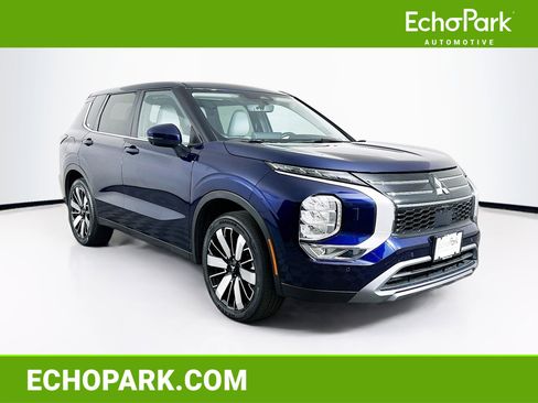 Used 2025 Mitsubishi Outlander SE image 1