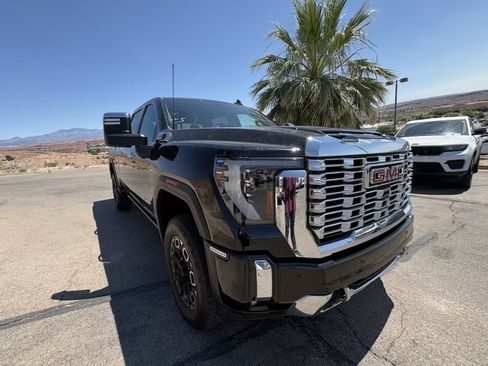 Used 2024 GMC Sierra 3500 Denali w/ Denali Reserve Package AWD/4WD image 7