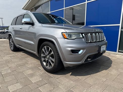 Used 2017 Jeep Grand Cherokee Overland w/ Jeep Active Safety Group AWD/4WD image 3