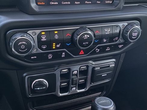 Used 2020 Jeep Gladiator Overland image 17