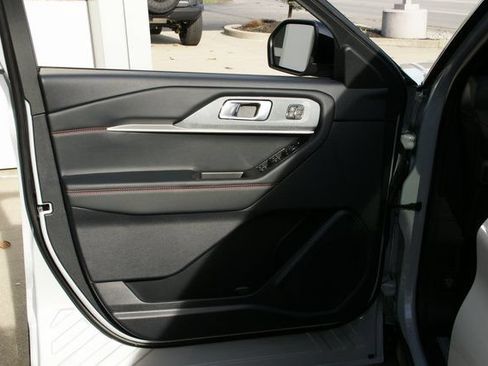 New 2026 Ford Explorer ST-Line w/ ST-Line Street Pack AWD/4WD image 16