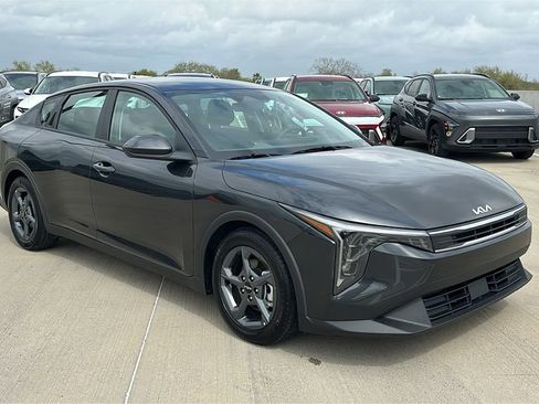 Used 2025 Kia K4 LXS image 14