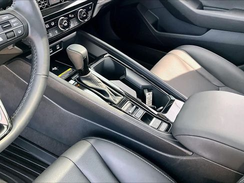 Used 2025 Honda Accord EX-L image 17