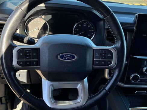 Used 2024 Ford Expedition Max XLT image 4