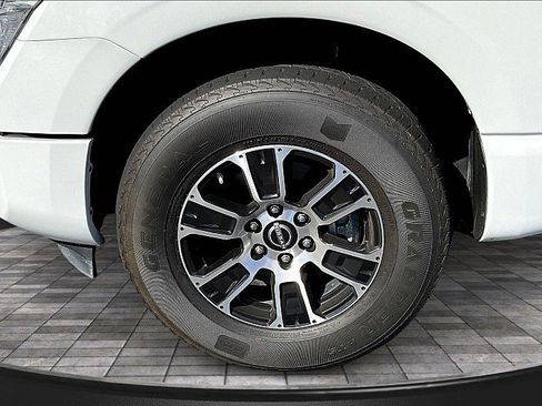 Used 2023 Nissan Titan SV image 10