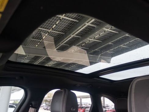 Used 2018 Jaguar F-PACE S image 25