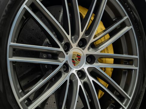 Used 2022 Porsche Cayenne Turbo S AWD/4WD image 22