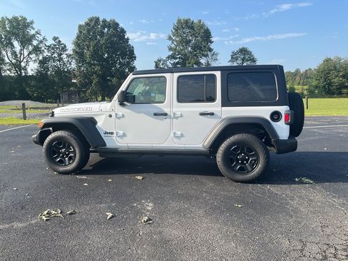 Used 2026 Jeep Wrangler Unlimited Sport AWD/4WD image 8