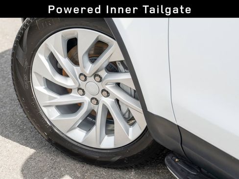 Certified 2024 Land Rover Discovery S image 9