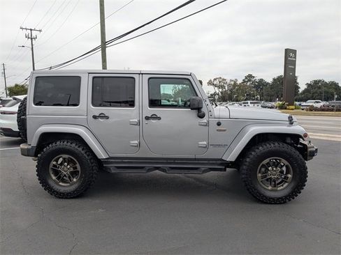 Used 2016 Jeep Wrangler Unlimited Sahara image 3
