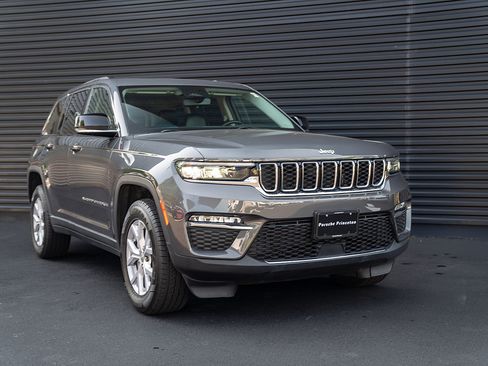 Used 2022 Jeep Grand Cherokee Limited AWD/4WD image 25