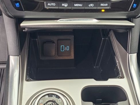 Used 2020 Ford Explorer Platinum w/ Premium Technology Package image 23