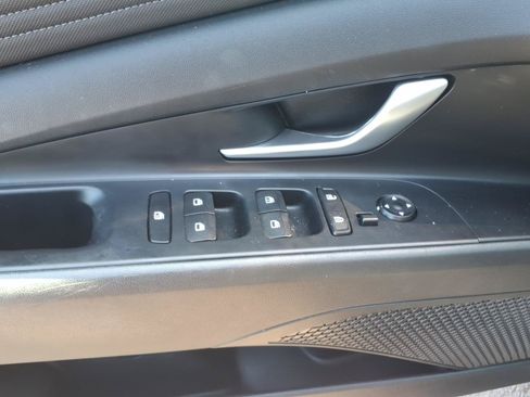 Certified 2023 Hyundai Elantra Limited FWD image 24