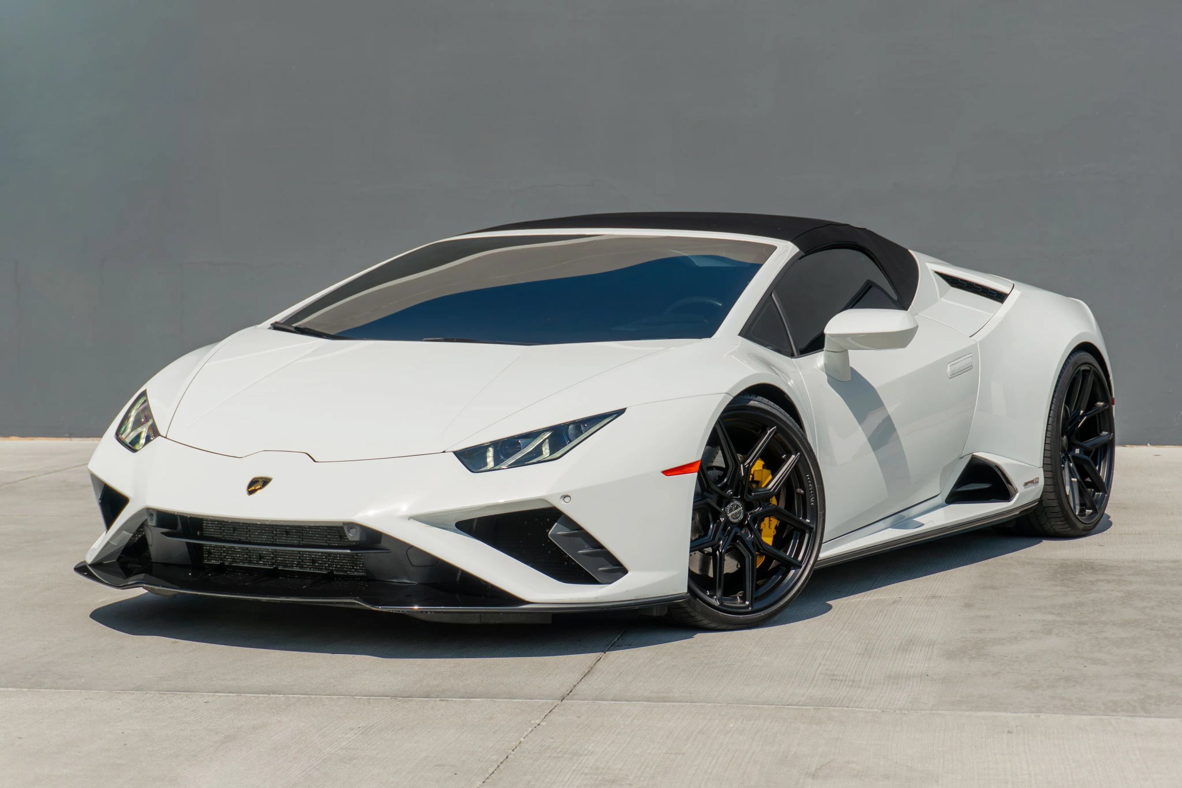 Used 2021 Lamborghini Huracan EVO RWD image 3