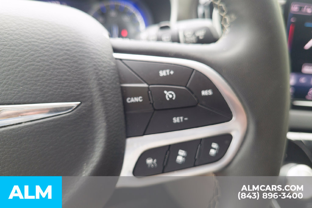 Used 2024 Chrysler Pacifica Touring-L FWD image 30