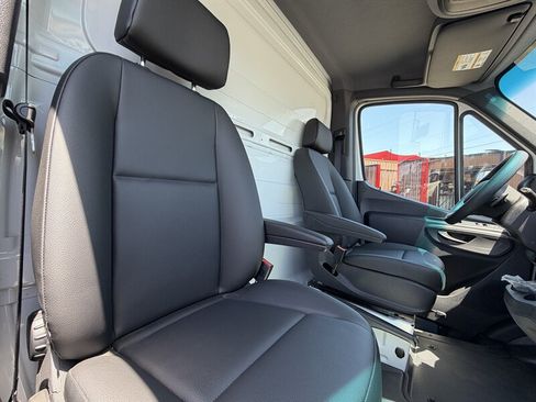 Used 2023 Mercedes-Benz Sprinter 3500 image 12
