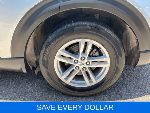Used 2024 Ford Explorer XLT RWD image 23