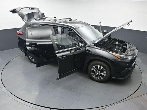 Used 2023 Toyota Highlander XLE AWD/4WD image 51