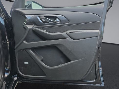 Used 2023 Chevrolet Traverse High Country AWD/4WD image 36