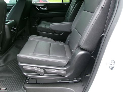 Used 2022 Chevrolet Suburban Z71 w/ Luxury Package AWD/4WD image 12