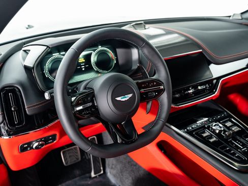 Used 2025 Aston Martin DBX 707 image 14