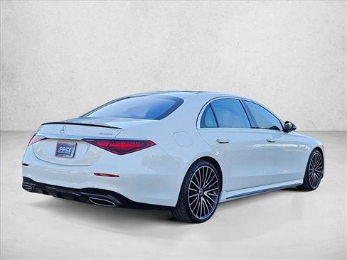 Used 2022 Mercedes-Benz S 580 4MATIC Sedan image 5