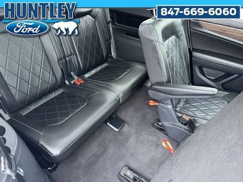 Used 2024 Volkswagen Atlas SEL Premium R-Line image 11