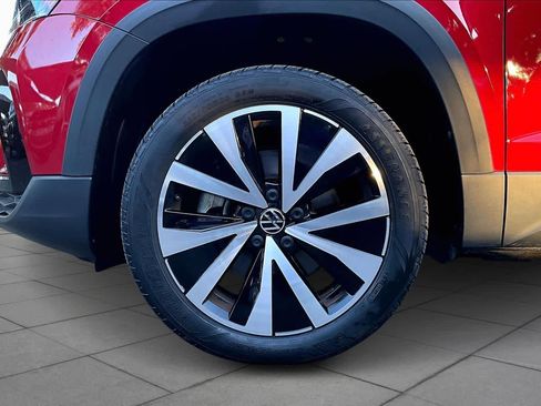 Certified 2023 Volkswagen Taos SE w/ Panoramic Sunroof Package image 10