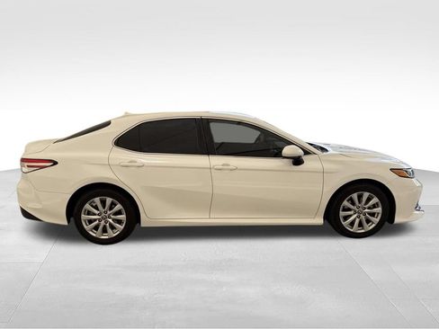 Used 2020 Toyota Camry LE w/ Carpet Mat Package FWD image 9