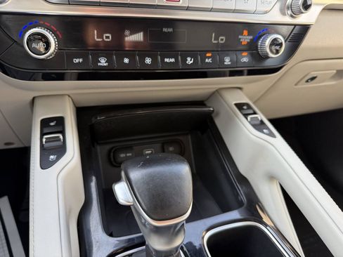 Used 2022 Kia Telluride EX w/ EX Premium Package AWD/4WD image 34