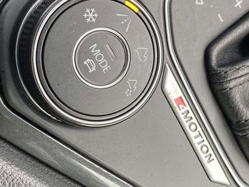 Used 2018 Volkswagen Tiguan SEL image 34