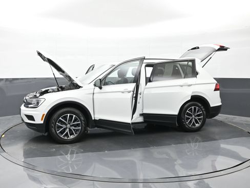 Used 2019 Volkswagen Tiguan SE w/ Panoramic Sunroof Package AWD/4WD image 48