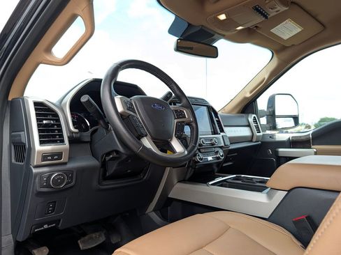 Certified 2022 Ford F250 Lariat w/ Lariat Value Package AWD/4WD image 23