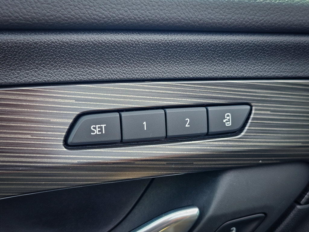 Used 2022 GMC Terrain SLT w/ Infotainment Package II AWD/4WD image 11