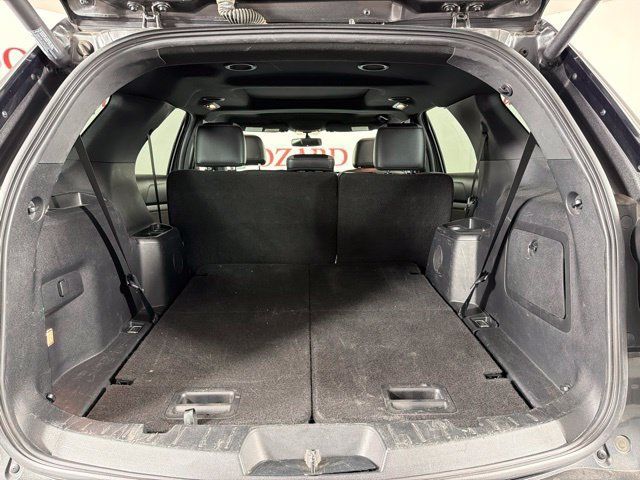 Used 2017 Ford Explorer XLT w/ Equipment Group 202A AWD/4WD image 33