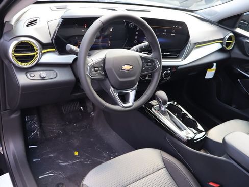 New 2026 Chevrolet Trax LT w/ LT Convenience Package FWD image 6