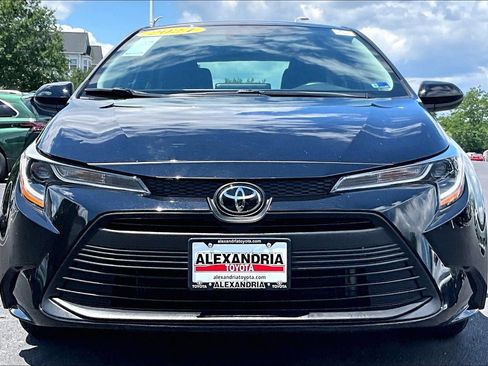 Used 2024 Toyota Corolla LE FWD image 3