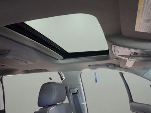 Used 2017 Chevrolet Suburban LT image 21