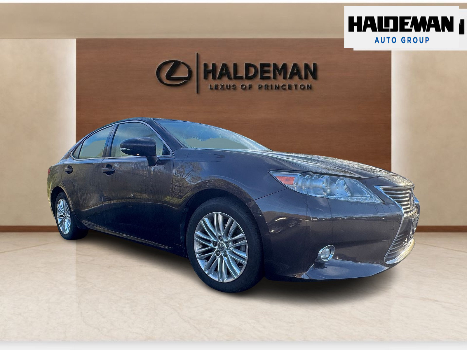 Used 2014 Lexus ES 350 w/ Luxury Package FWD image 1