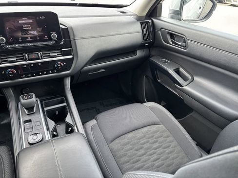 Used 2025 Nissan Pathfinder SV AWD/4WD image 24