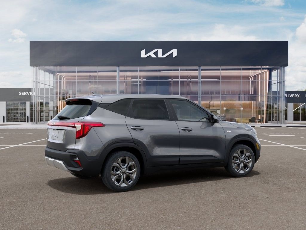 New 2026 Kia Seltos LX FWD image 4