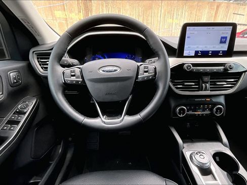 Used 2022 Ford Escape SEL w/ Technology Package FWD image 6