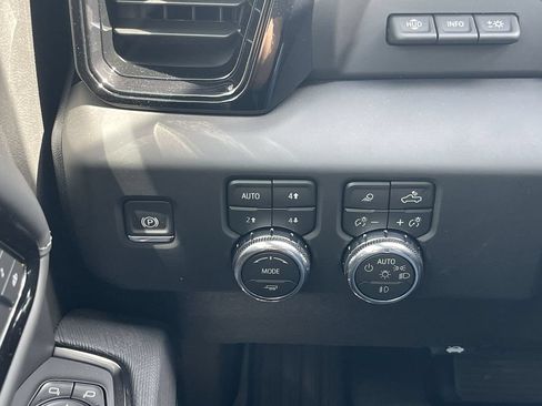 New 2026 GMC Sierra 2500 AT4X w/ LPO, Black Badging Package AWD/4WD image 18