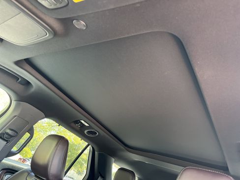 Used 2025 Ford Explorer Platinum image 17